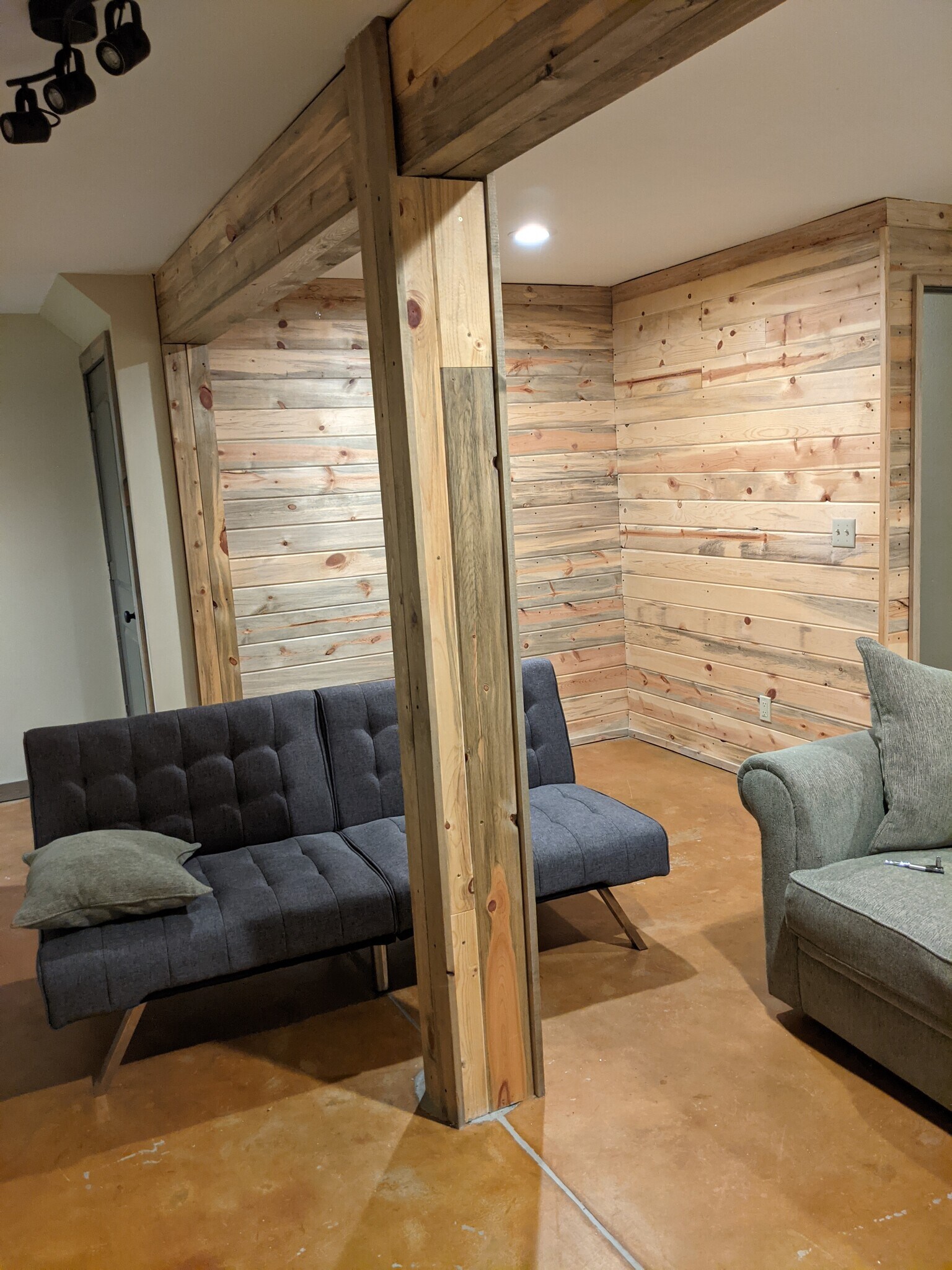 Basement living / work area - 2929 Ross Dr