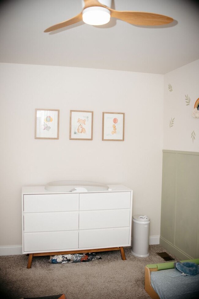 Building Photo - 220 Callie Dr