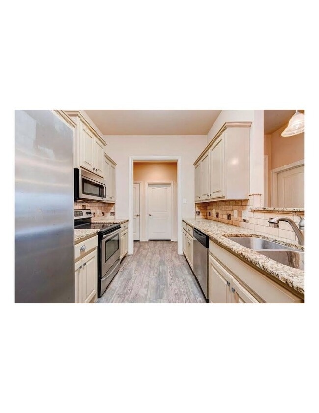 Building Photo - 10103 Waco Ave