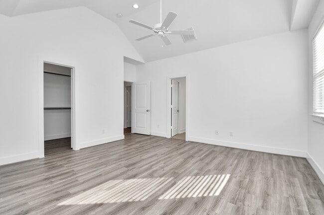 Building Photo - 9020 Laverne Laurel Ln