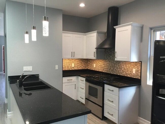 Building Photo - 1115 Clark St