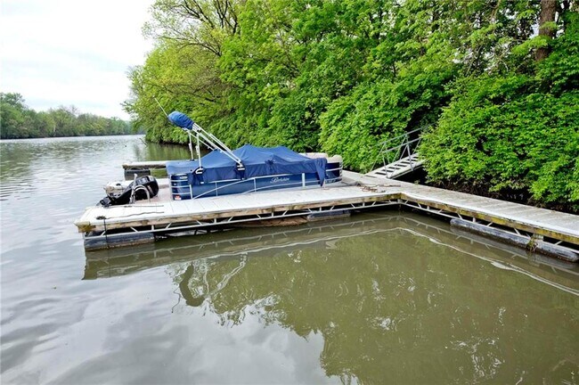 Building Photo - 6740 Spirit Lake Dr