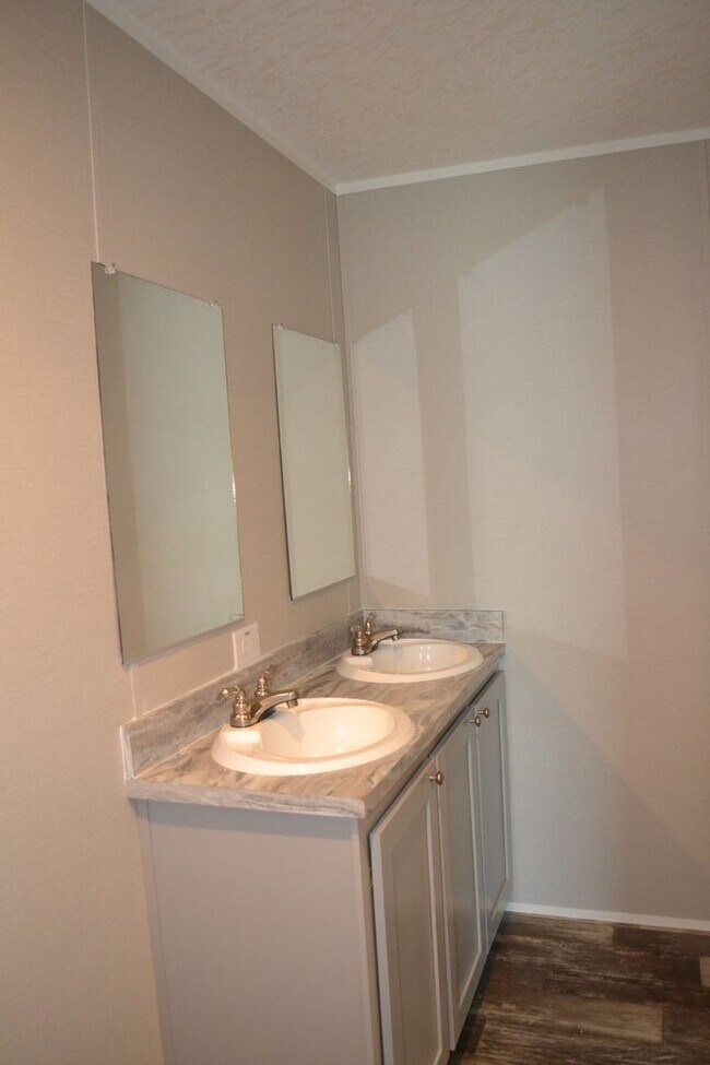 Building Photo - 155 Liles Dr