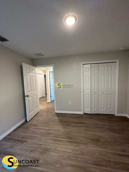 Building Photo - 8009 N Primrose Dr