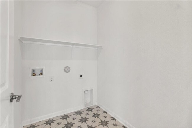 Building Photo - 133 Grn Knl Ln