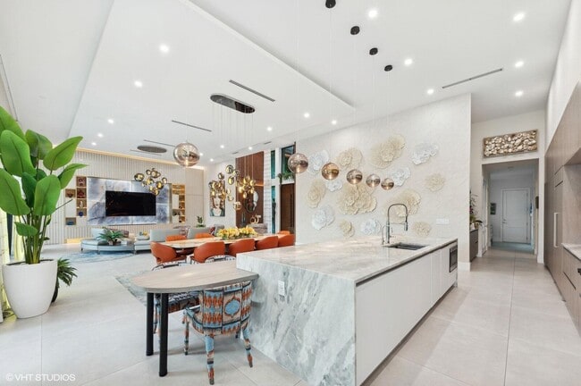 Building Photo - 8533 N Native Dancer Rd