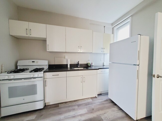 293 Griffith St 7 - 295 Griffith St
