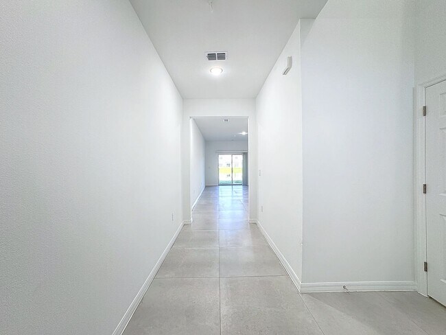 Building Photo - Townhouse For Lease in Saint Cloud