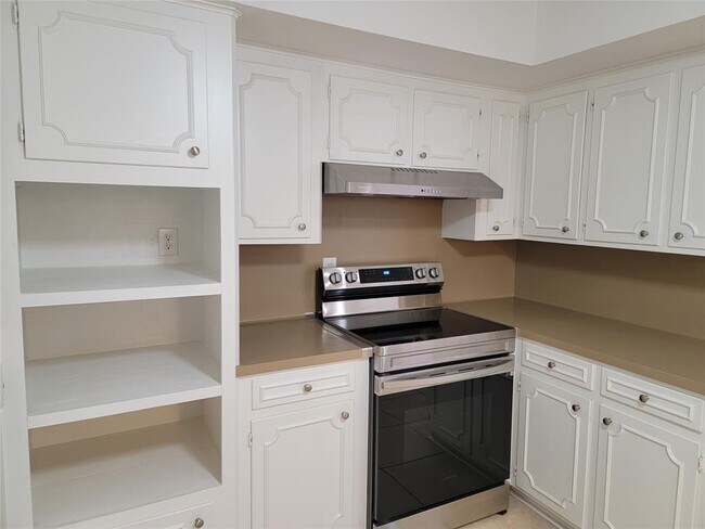Building Photo - 713 Clubside Dr