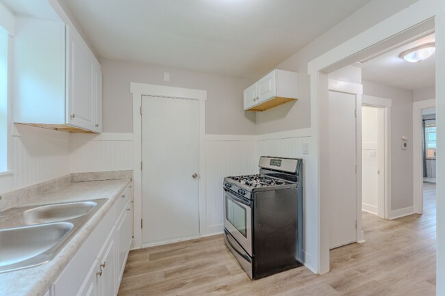 Building Photo - 5612 Colerain Ave