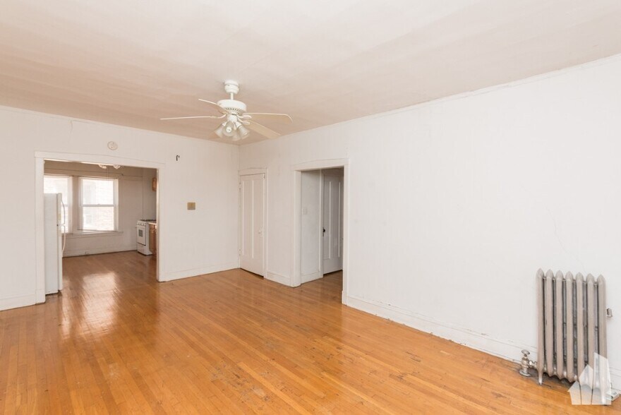 Building Photo - 5135 N Wolcott Ave