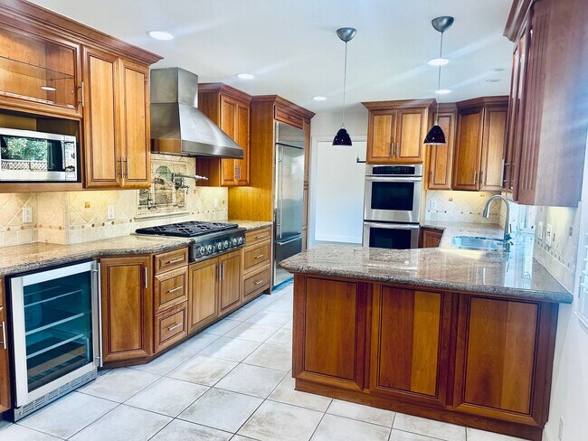 Building Photo - Exceptional Home with Pool and Raquet Club...