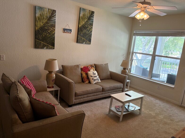 Building Photo - 6004 Hemingway Cir