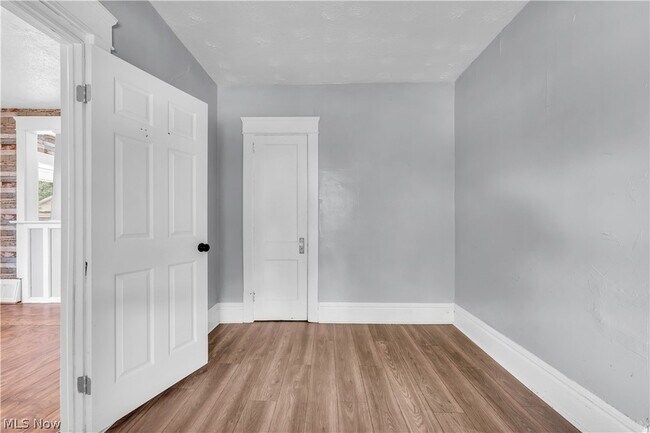 Building Photo - 1174 La Croix Ave