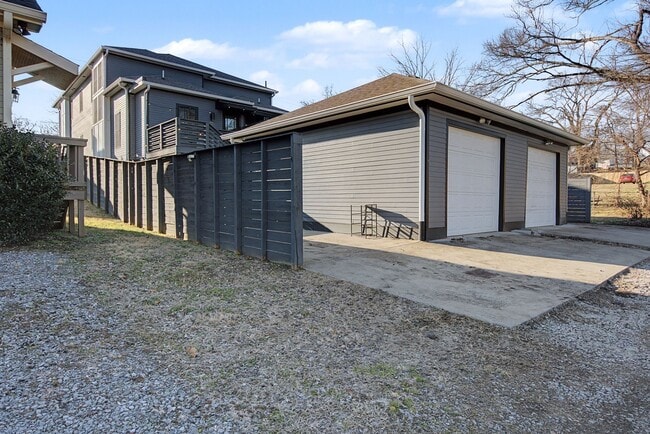 Building Photo - 2206B White Ave