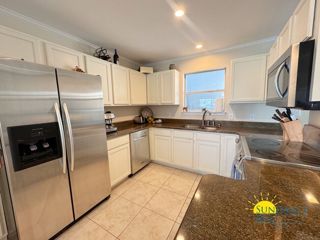 Building Photo - Stunning Waterfront 2BR/2.5BA Townhome wit...