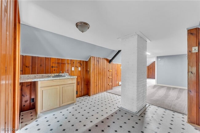 Building Photo - 913 Helmsdale Rd