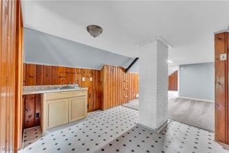 Building Photo - 915 Helmsdale Rd