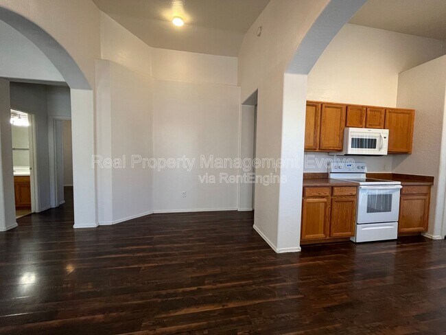 Building Photo - 13444 W Rhine Ln