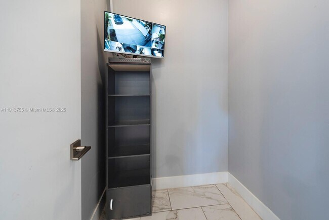 Building Photo - 4920 NE 1st Terrace