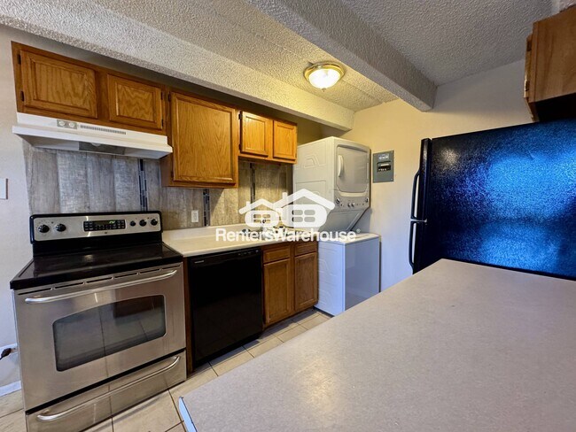 Building Photo - 1180 Yosemite St