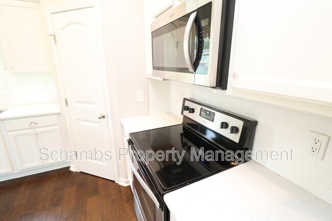 Building Photo - 84 Fairview St