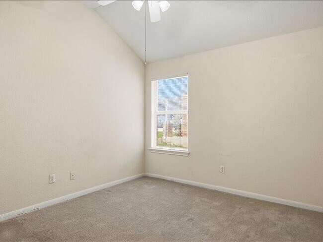 Building Photo - 1500 Ashberry Trail