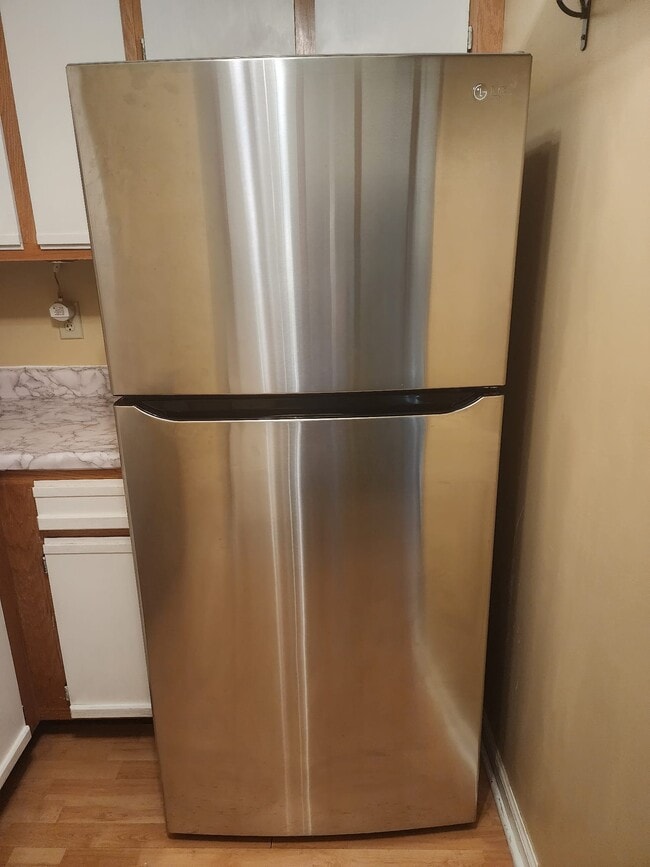 Building Photo - 184 Ridgeview St