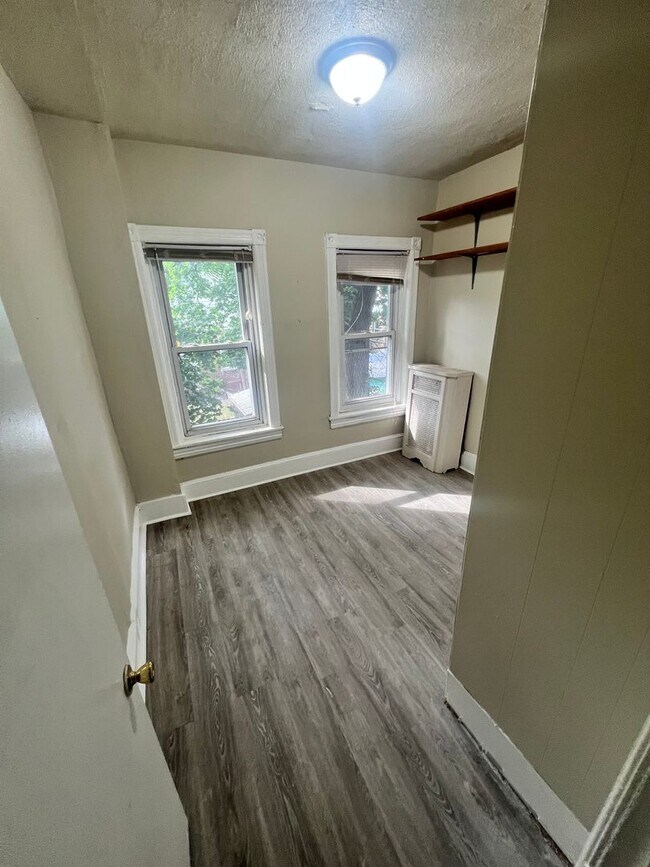 Building Photo - nice house west side must see close to 29