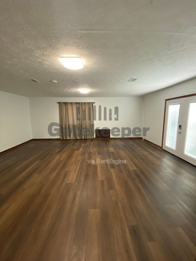 Building Photo - 335 Fairfield Cir