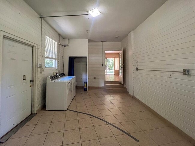 Building Photo - 1516 NW 14th Ave