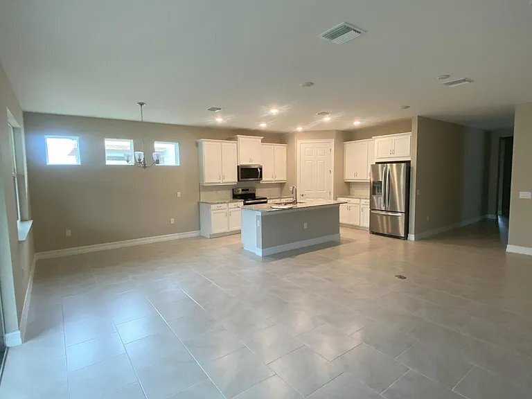 Building Photo - 324 Spg Hl Lk Lp