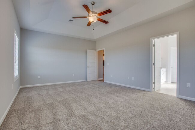 Building Photo - ***ASK ABOUT OUR FREE RENT SPECIAL (with a...