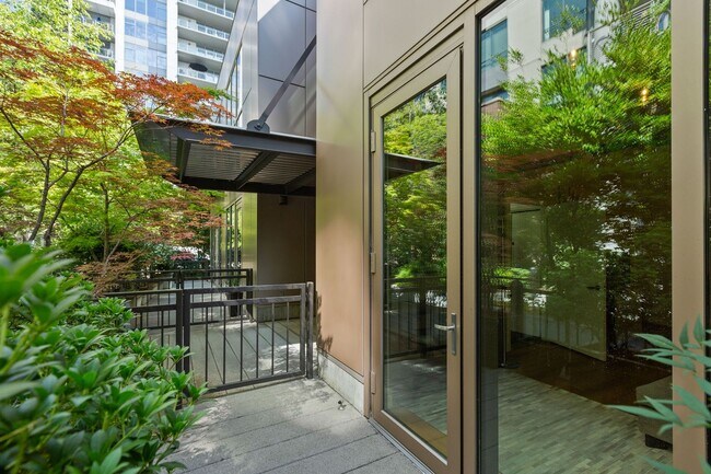 Building Photo - Pearl District Townhome