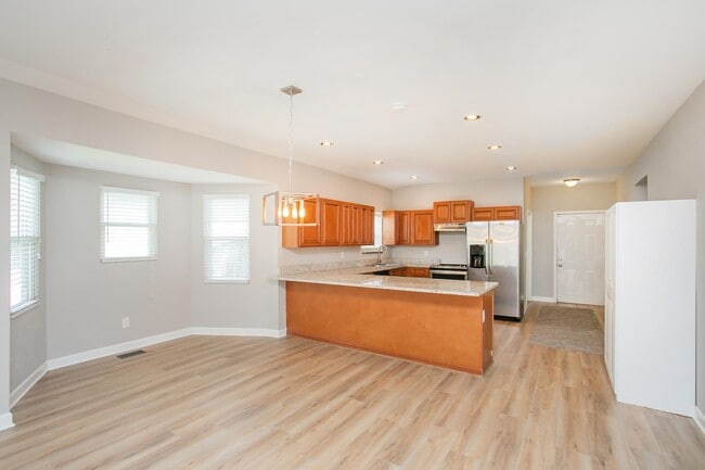 Building Photo - 1014 Douglas Ave