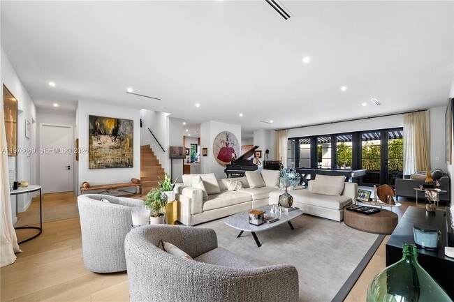 Building Photo - 2015 Country Club Prado