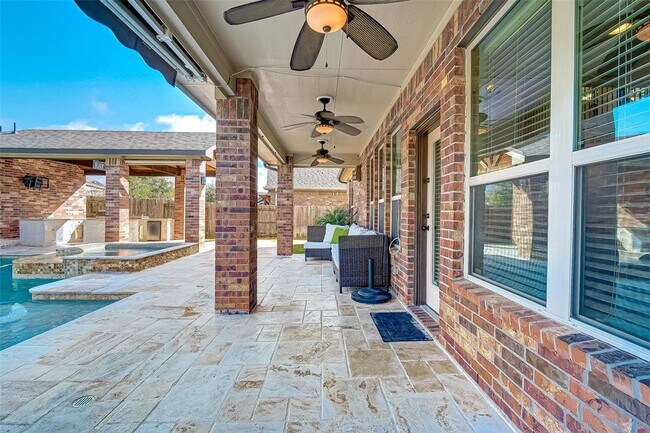 Building Photo - 9915 St Romain Dr