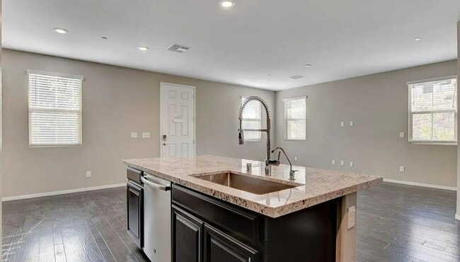 Building Photo - 37 Alamere Falls Dr