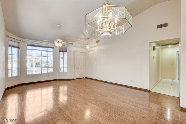 Building Photo - 114 E Tamarack Dr