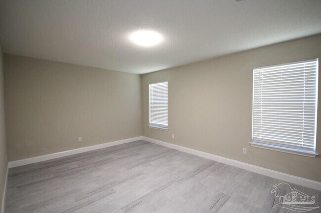 Building Photo - 2437 Gulf Breeze Ave