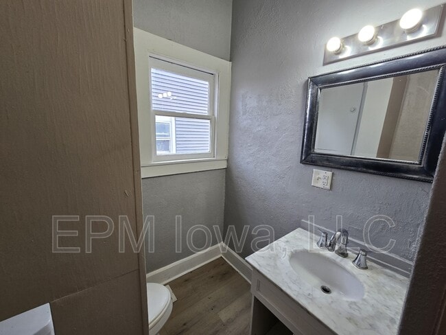 Building Photo - 714 W 1st St