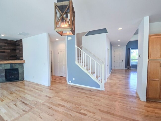 Building Photo - Gorgeous 4 Bedroom Lake Stevens Home in Cr...