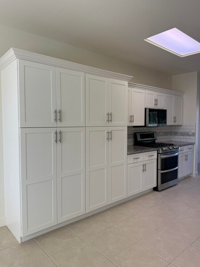 Building Photo - 36582 Crown St