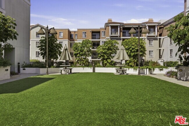 Building Photo - 3740 Santa Rosalia Dr