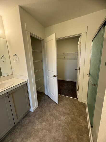 Building Photo - 6926 N Madison Cir