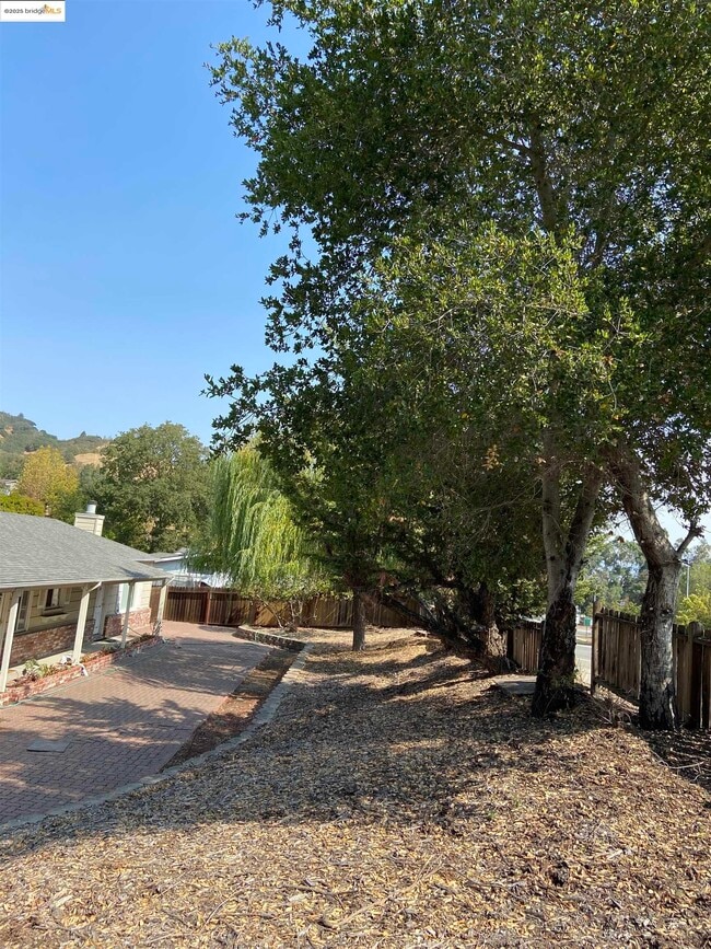Building Photo - 3540 Deer Hill Rd