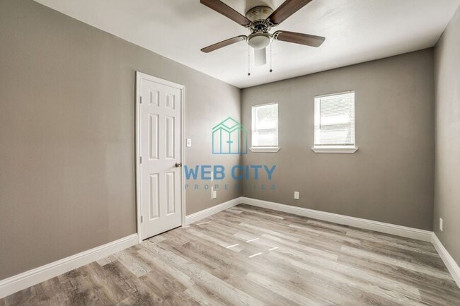 Building Photo - 508 S Jesse Lee St