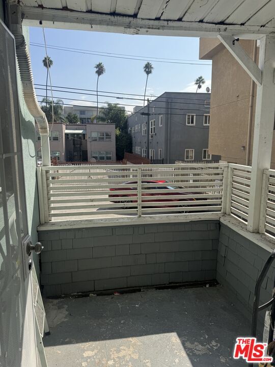 Building Photo - 842 S Berendo St