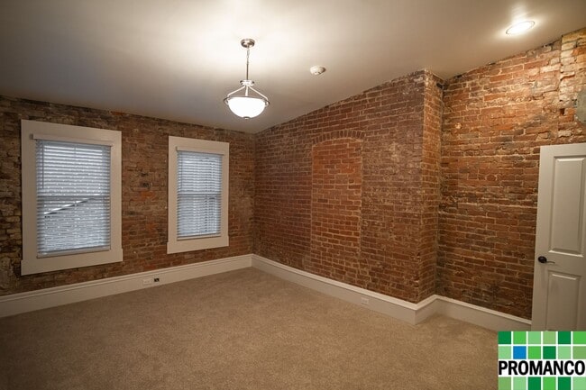 Building Photo - Downtown Luxury Loft Apartment