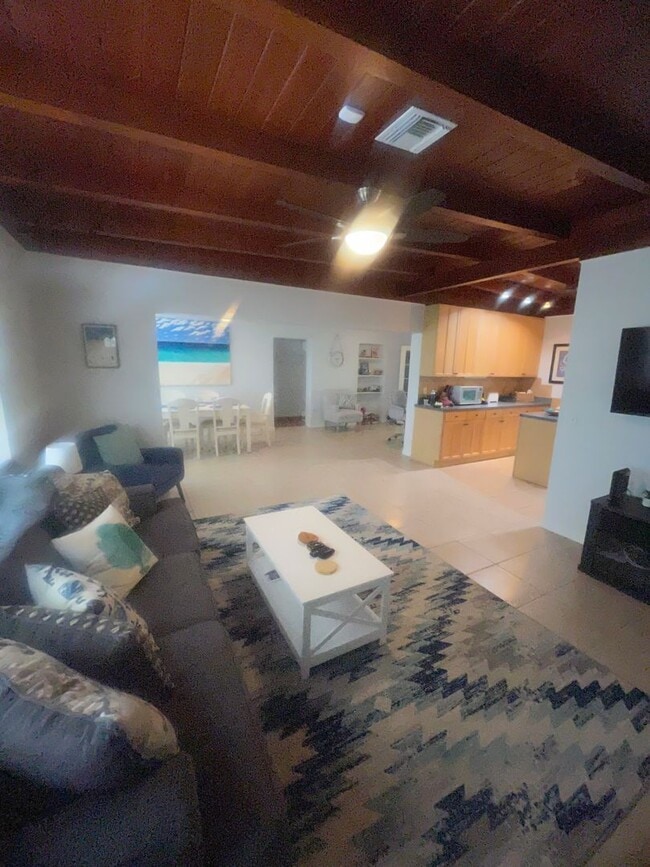 Building Photo - 428 Court St